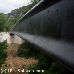 165 tonnes de béton fibré au dessus du vide - Batiweb