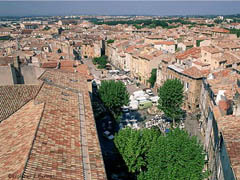 Habitat méditerranéen : les baies vitrées plein Sud et la climatisation montrée du doigt  - Batiweb