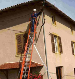 Comment bien se protéger lors de travaux en hauteur - Batiweb