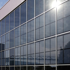 Découvrez la façade acier photovoltaïque "universelle" - Batiweb