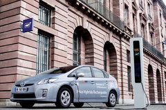 Voitures électriques : accès à la charge obligatoire en 2012 - Batiweb