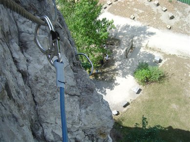 Chute à Grenoble : Petzl rappelle ses modèles Scorpio et Absorbica  - Batiweb