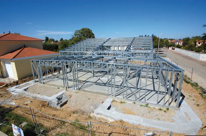 Une maison novatrice à énergie positive tous usages sort de terre - Batiweb