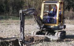 Une pelleteuse qui fonctionne à l’eau potable - Batiweb