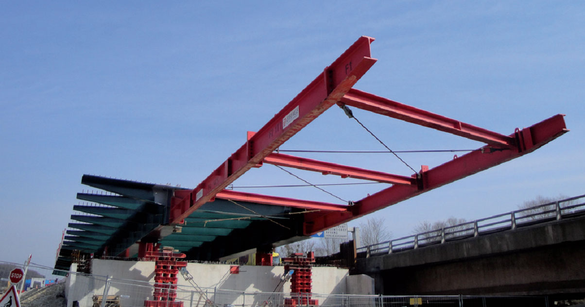 Chantier de l'A36 : poussage du viaduc d'Arbouans - Batiweb