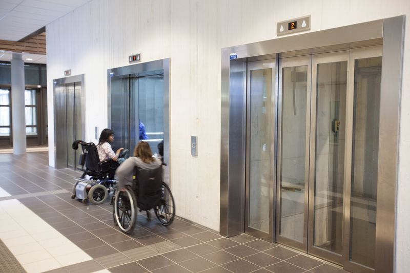 Accessibilité : un lycée récompensé pour sa facilité de circulation - Batiweb