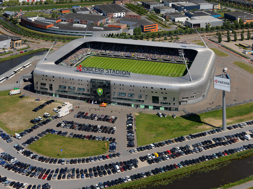 Le stade de football de La Haye bientôt équipé de 2900 modules solaires - Batiweb