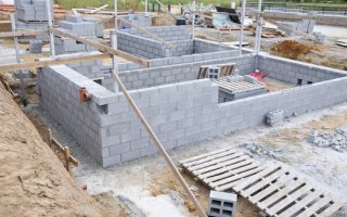  Construction : les mises en chantier poursuivent leur chute  - Batiweb