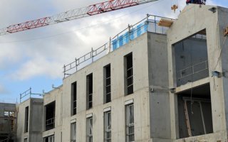 Logement, travail illégal, professions réglementées... le vaste chantier de la loi Macron - Batiweb