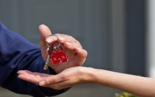 Le pouvoir d'achat immobilier des jeunes en chute libre entre 1998 et 2010 - Batiweb