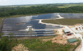 Mise en service d'une centrale solaire innovante avec stockage en Guyane - Batiweb