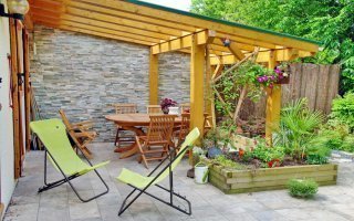 Quel taux de TVA appliquer pour les travaux de pose des pergolas ? - Batiweb