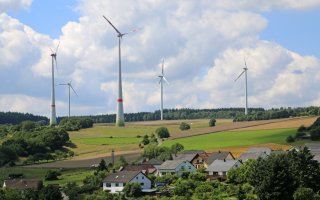 Éolien : une distance minimale de 500 mètres accordée au cas par cas - Batiweb