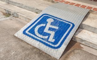 Accessibilité : une première certification pour les rampes d'accès - Batiweb