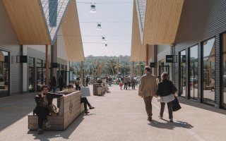 Le 1er complexe commercial français réalisé tout en bois - Batiweb