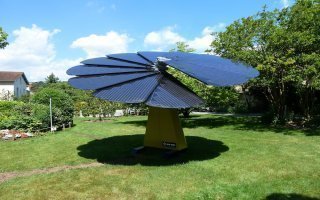 La SmartFlower déploie ses pétales photovoltaïques sous le soleil lyonnais - Batiweb