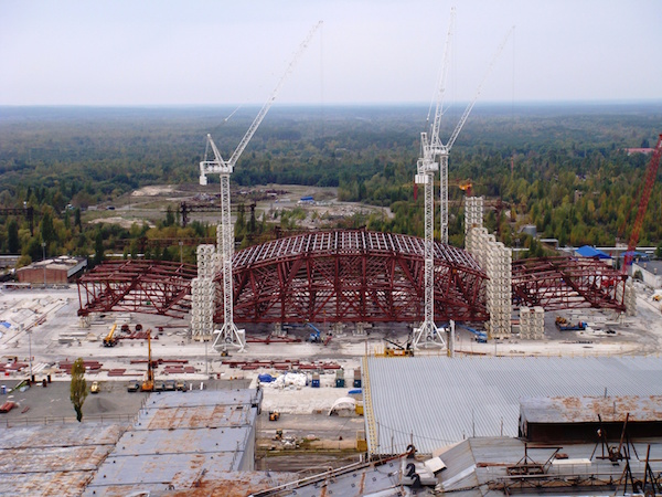 En Ukraine, la construction du nouveau sarcophage de Tchernobyl se poursuit - Batiweb