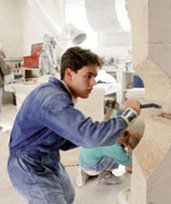 Contrat jeune, effet d'annonce ou vraie mesure ? - Batiweb