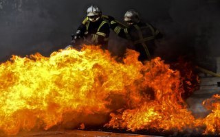 Aubervilliers : une tour HLM en proie aux flammes - Batiweb