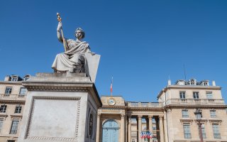 La loi Elan vivement critiquée par le Parti socialiste - Batiweb