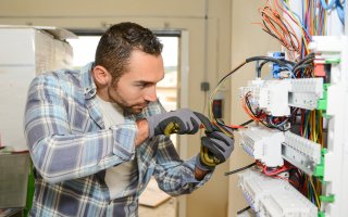 Bientôt un Contrat d’étude prospective pour les professionnels de la filière électrique - Batiweb