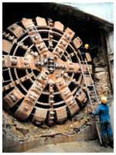 Après ses actions, Eurotunnel brade ses foreuses - Batiweb