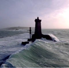 Dans un paysage en perpétuel mouvement, ils sont les 'éclaireurs de la mer' et gardent notre route. - Batiweb