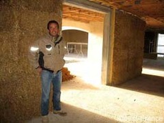 Le maçon construit sa maison en paille - Batiweb
