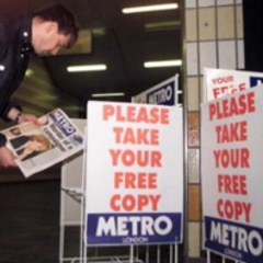 A Londres, pour lutter contre le gaspillage : une maison en journaux gratuits  - Batiweb