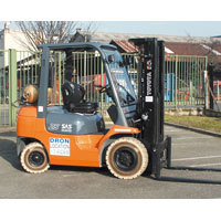 CHARIOT ELEVATEUR INDUSTRIEL - Batiweb