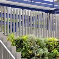 La clôture design sans poteaux VERTICALIA™ - Batiweb