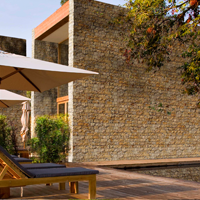 PANNEAU DE PIERRE NATURELLE STONEPANEL NIL POUR REVETEMENT MUR - Batiweb