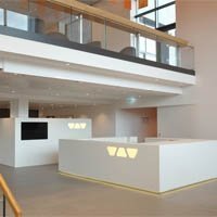 Solid Surface AVONITE®, matériau résistant pour agencement de bureaux, hôtels et restaurants - Batiweb