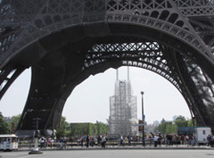 LAYHER construit une Mega Rampe pour un MEGA JUMP au pied de la Tour Eiffel - Batiweb