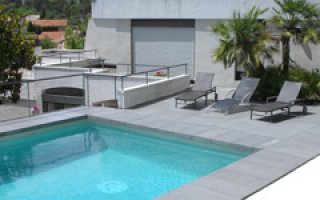 Nouveauté : Rouviere Collection lance la nouvelle margelle de piscine Reno  - Batiweb