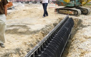 RECYFIX®HICAP® : Drainage fiable et grande capacité de rétention. La combinaison d’un caniveau et d’une canalisation pluviale. - Batiweb