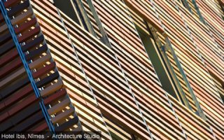 Brise-soleil terre cuite, prodtection solaire et jeux de façades - Batiweb