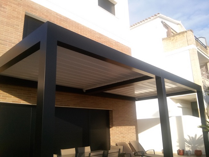 Pergola Bioclimatique par DURMI - Batiweb